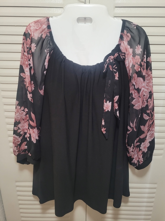Mccoy Tops - Mccoy Black Peasant Top with Pink Floral Sleeves